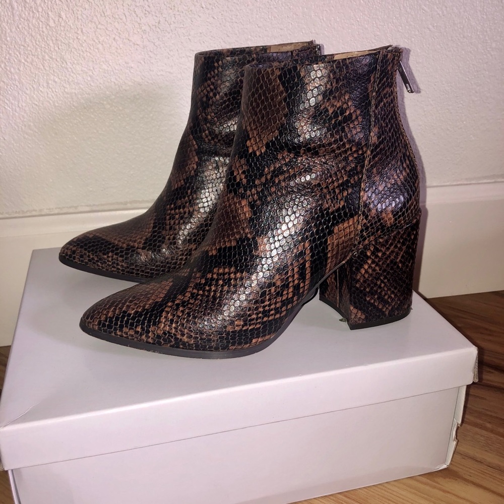 Steve Madden Jillian brown snake bootie